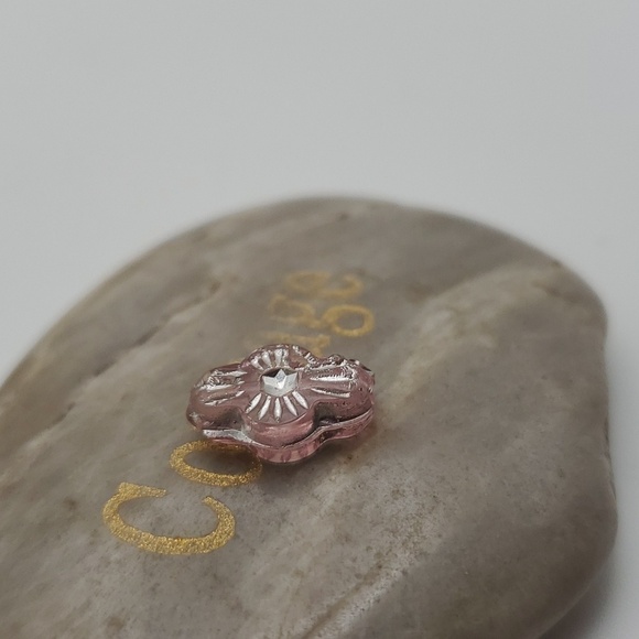 Crystal flower cottagecore barbie pale pink charm bead - Picture 2 of 2